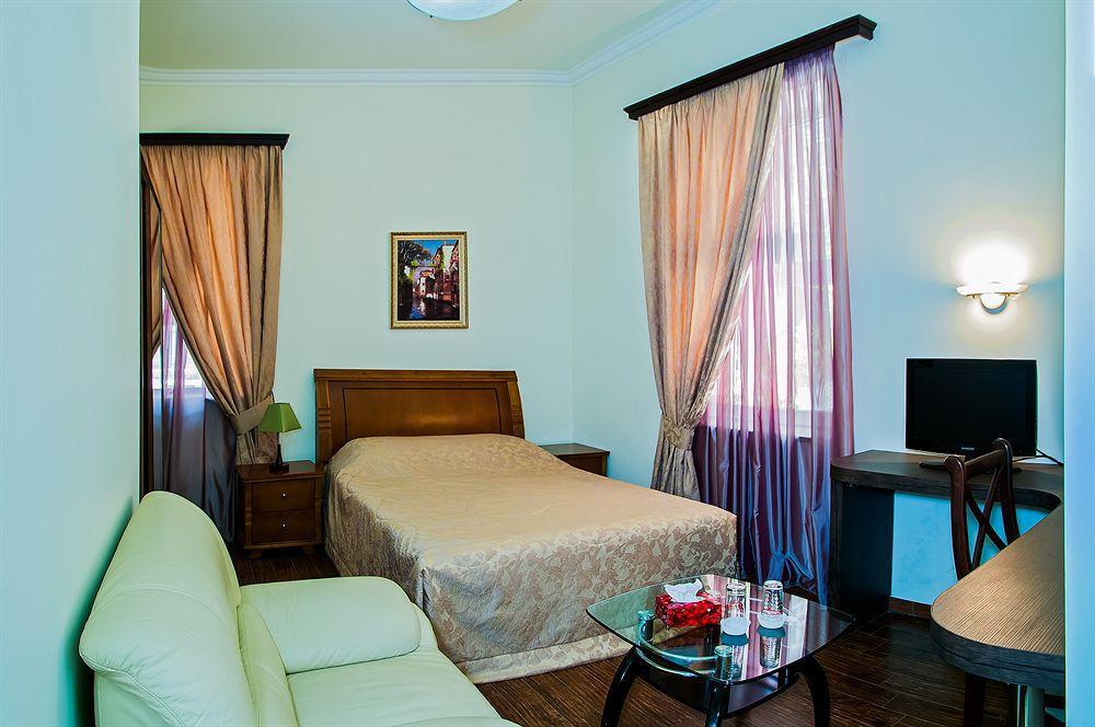 Yerevan Deluxe Hotel Exterior photo